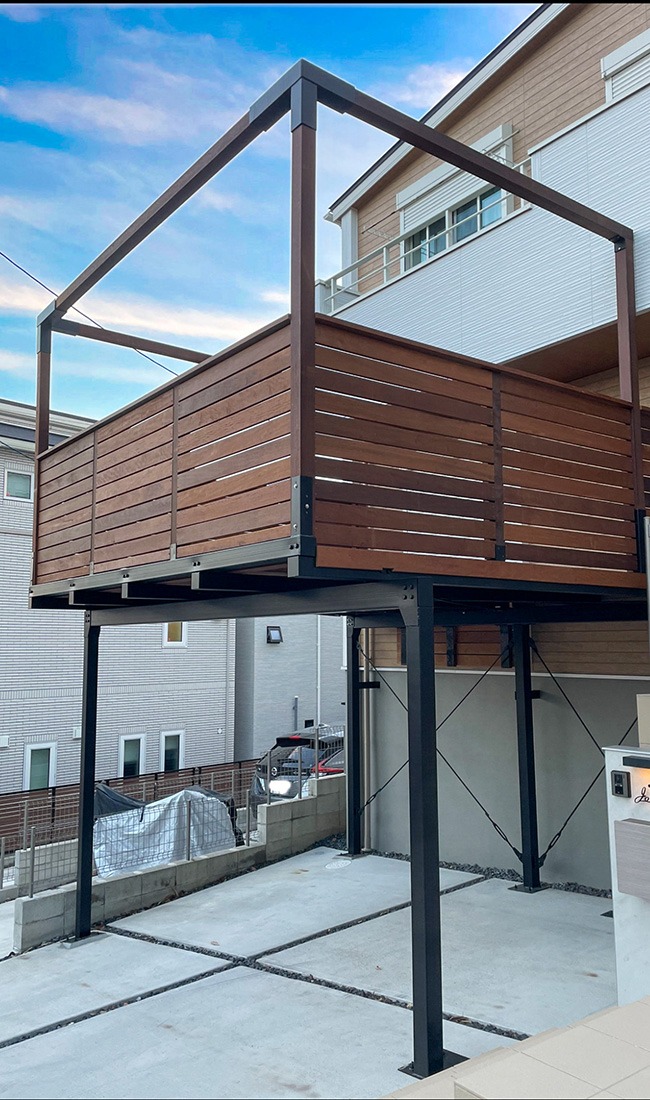 傾斜地の駐車場ウッドデッキ施工例(名古屋市瑞穂区)