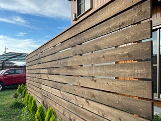 ラフ調桧ウッドフェンス施工例（愛知県一宮市）