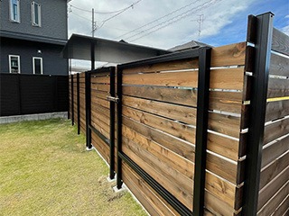 取り外せる目隠しウッドフェンス施工例（本巣市）
