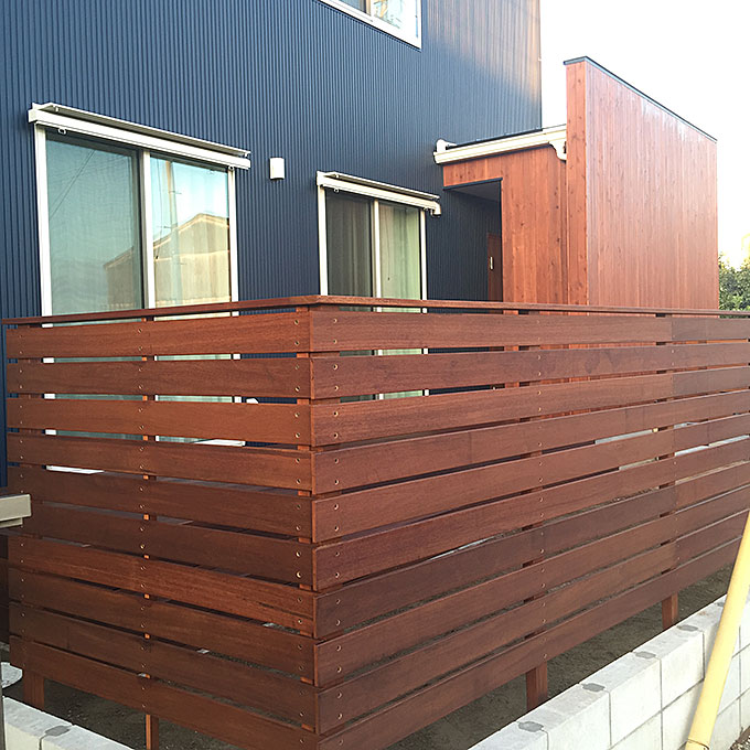 ウリン外構ウッドフェンス施工例