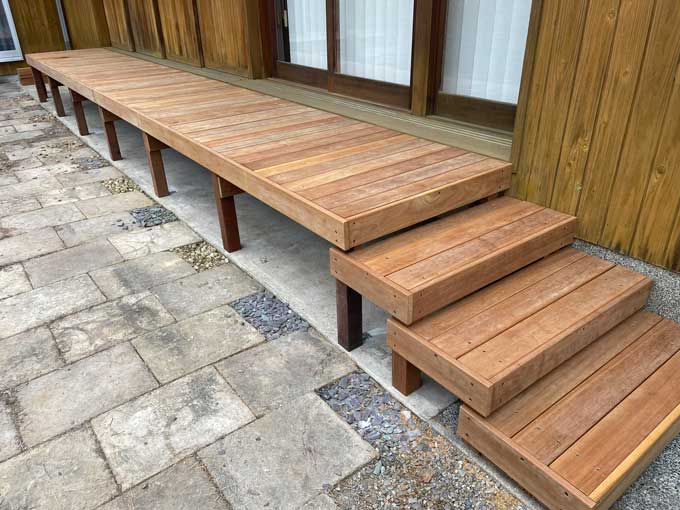 ウリンウッドデッキとステップの組み合わせによる施工例写真