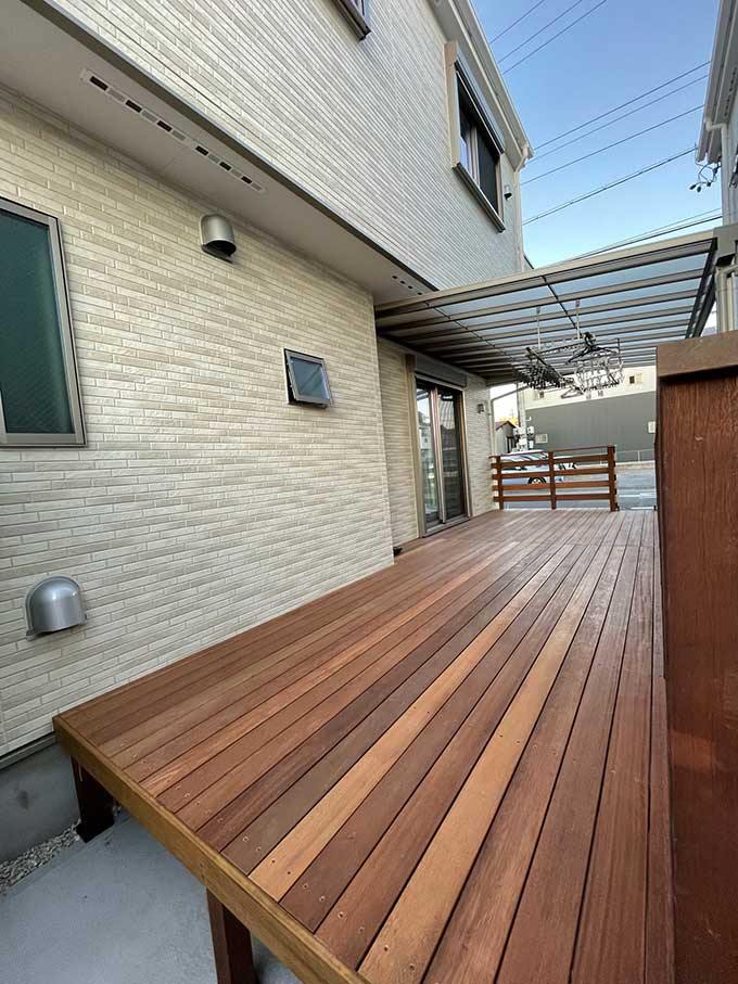 セランガンバツ材を使用した名古屋市中川区のウッドデッキ施工例全景写真