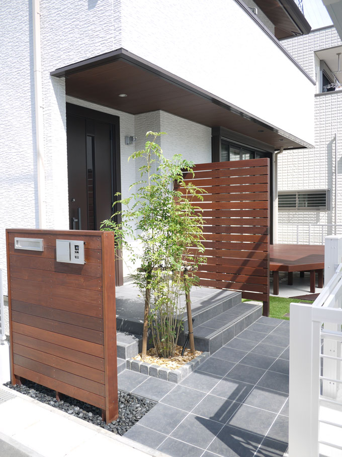 ウリン材のウッドデッキ・ウッドフェンス・門柱